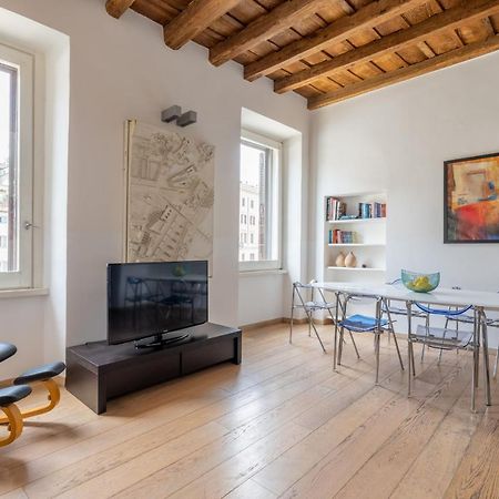Modern apartment in Campo de Fiori Roma Esterno foto